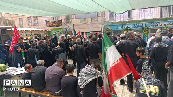  موکب کانون بسیج فرهنگیان منطقه ۱۰ در روز تشییع قائد شهید