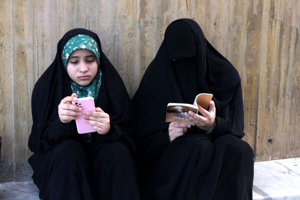 زمزمه عاشقانه دعای عرفه در یادمان 14 شهید گمنام کوه خضر نبی(ع)