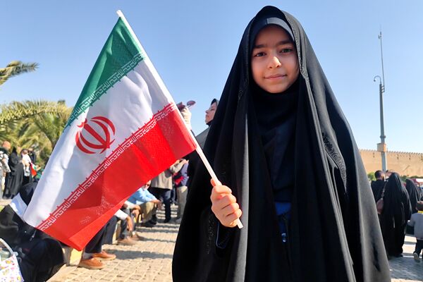 روز دانش‌آموز، روز خروشِ آگاهی و شادابی