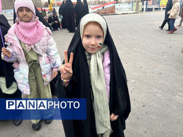 حضور پرشور مردم در راهپیمایی ۲۲ بهمن هشتگرد