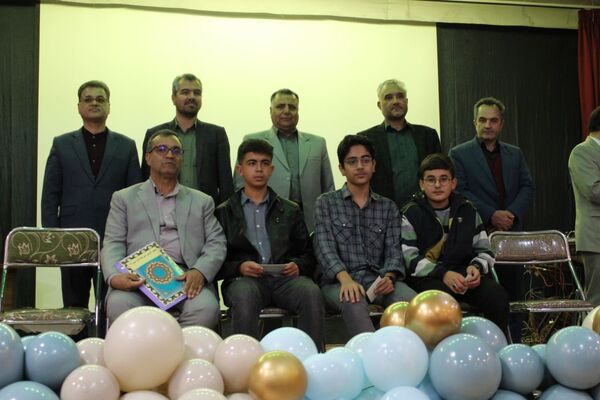 تقدیر از دانش‌آموزان منتخب استانی و کشوری جشنواره نوجوان خوارزمی در نیشابور 