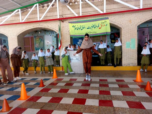 برگزاری مسابقه بین‌مدرسه‌ای طناب‌زنی ویژه دختران در حاجی‌آباد
