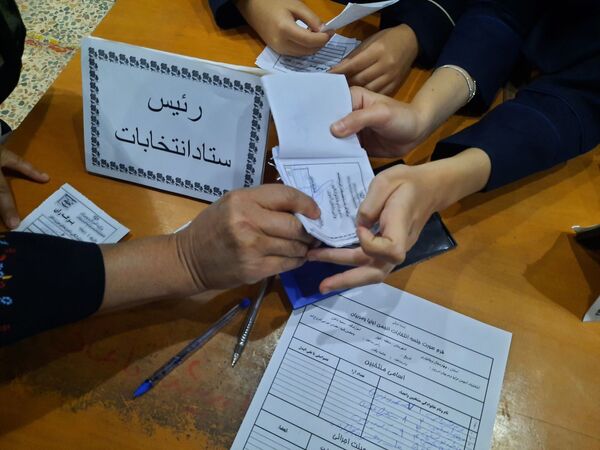 انتخابات انجمن اولیا و مربیان آموزشگاه سمیه ناغان