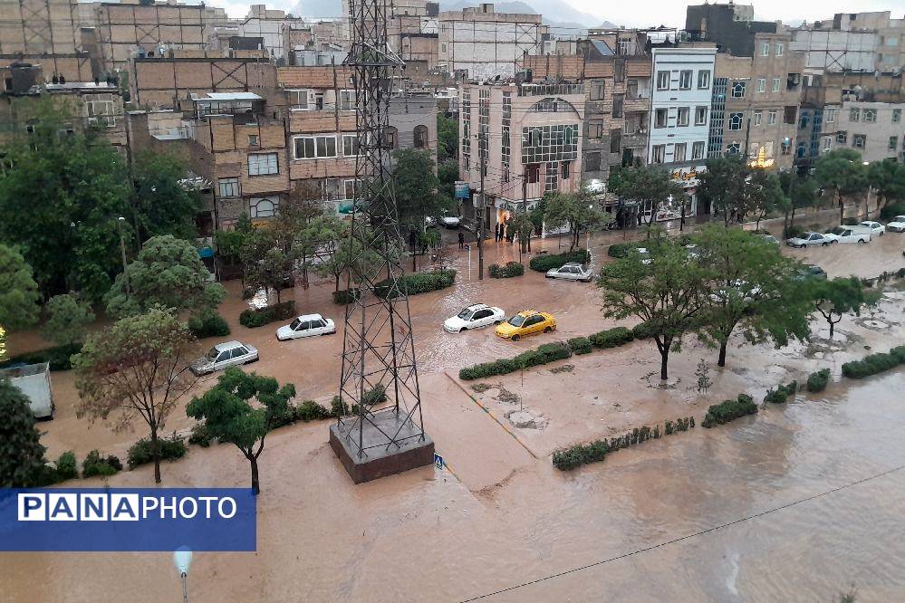 حضور جهادی بسیج و مردم برای کمک به سیل زده مشهد 