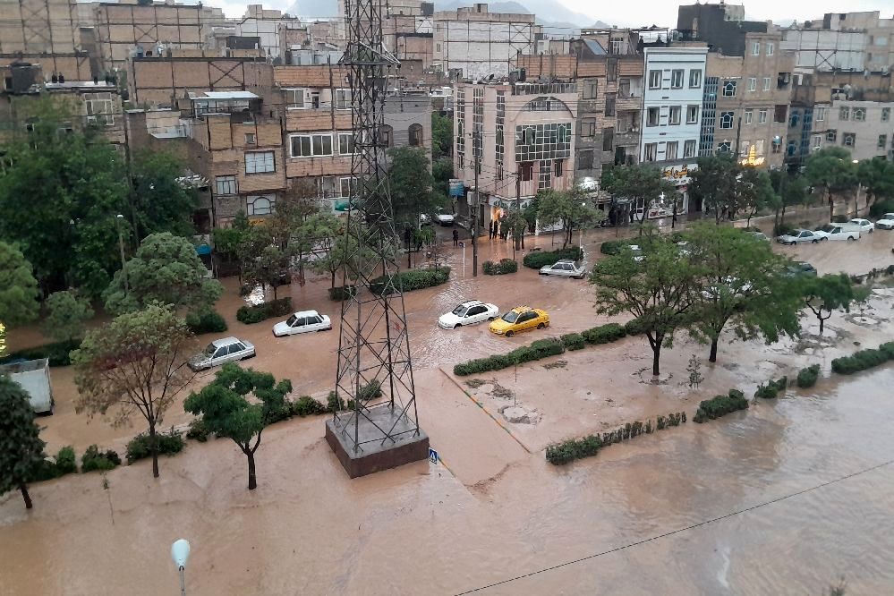 حضور جهادی بسیج و مردم برای کمک به سیل زده مشهد 