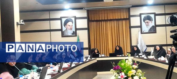 کارگروه دختران نواجوان و جوان مشهد با مشاور معاون رئیس جمهور در امور زنان وخانواده 