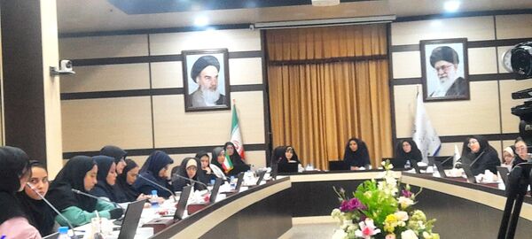 کارگروه دختران نواجوان و جوان مشهد با مشاور معاون رئیس جمهور در امور زنان وخانواده 