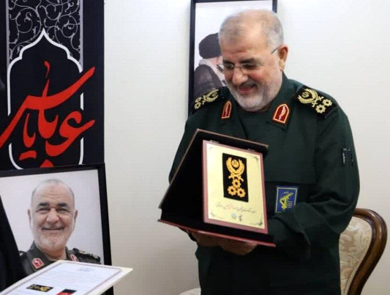 اهدای درجه سپهبدی شهید سلامی به خانواده وی