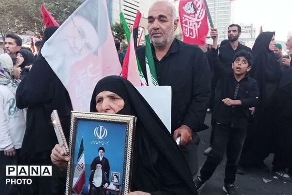 عبورِ پیکرِ عشق؛ آخرین وداع در مشهد از پشتِ شیشه‌های غبارگرفته