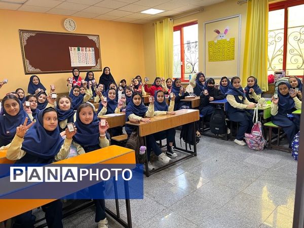 فریاد آزادی و همبستگی در دبستان آرمینه مصلی‌نژاد