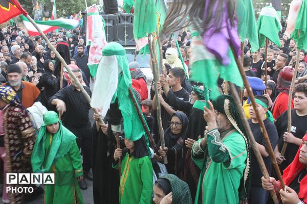 ورامین بار دیگر در سوگ اسارت؛ کاروان نمادین کربلا در خیابان‌های ورامین به حرکت درآمد
