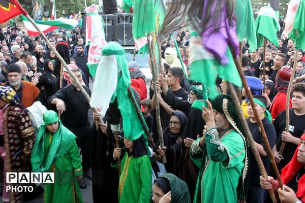 ورامین بار دیگر در سوگ اسارت؛ کاروان نمادین کربلا در خیابان‌های ورامین به حرکت درآمد