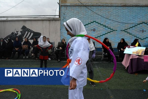 برگزاری مسابقات ورزشی ویژه اولیای دانش‌آموزان دبستانی در ناحیه ۲ بهارستان