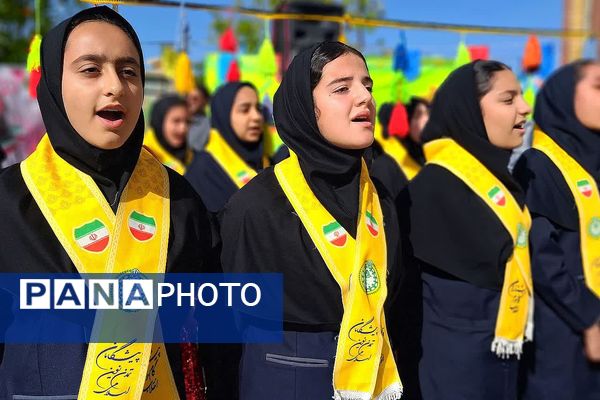 طنین زنگ انقلاب در مدرسه فرزانگان شهرستان باشت