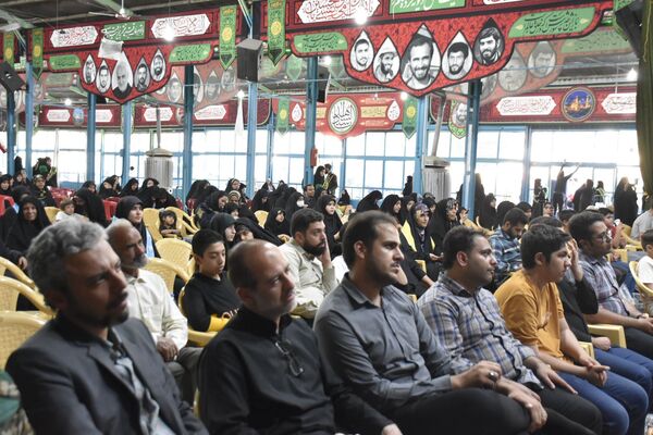محفل دانش‌آموزان استان اصفهان در سوگ رحلت امام خمینی(ره) و شهدای خدمت