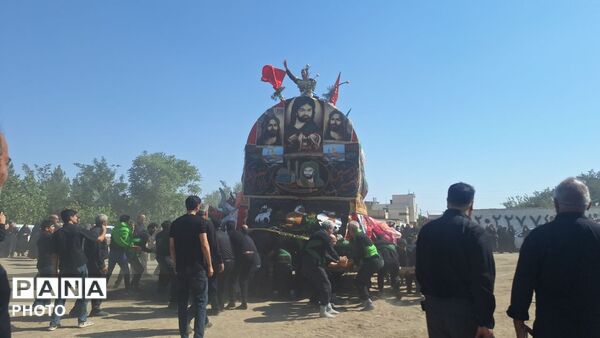 شکوهِ سوگ در پناهِ قدمگاه علی (ع)؛ نخل‌گردانی، بازخوانیِ پیوندِ عشق و ارادت