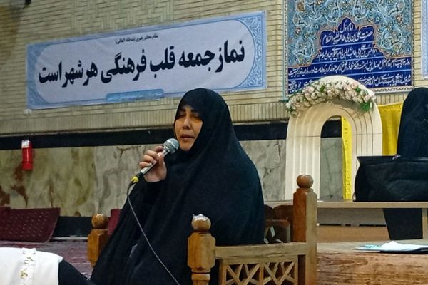 آغاز آیین معنوی اعتکاف در مصلای اسلامشهر با حضور گسترده نوجوانان