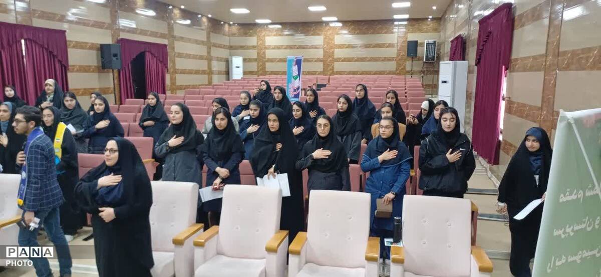 ایران فردا را دانش‌آموزان می‌سازند