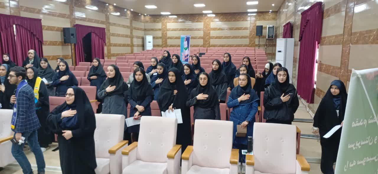 ایران فردا را دانش‌آموزان می‌سازند