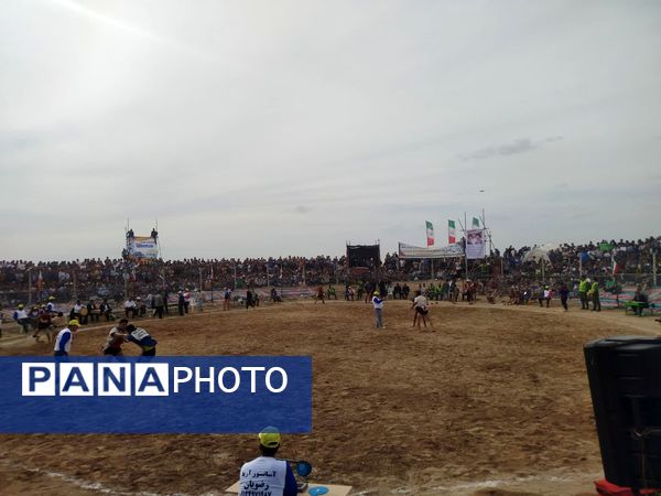 رقابت پهلوانان کشتی با چوخه در گود امام مرشد فاروج - میراثی ۴۰۰ ساله