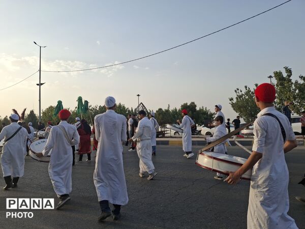 حرکت نمادین کاروان اسرای کربلا در شهر آوه