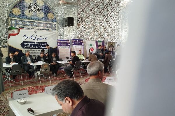 میز ارتباطات مردمی مسئولان شهرستان کاشمر در باغمزار 