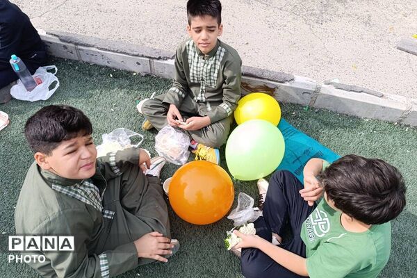 روز جهانی کودک با طعم مهربانی در مدرسه شهید رجایی