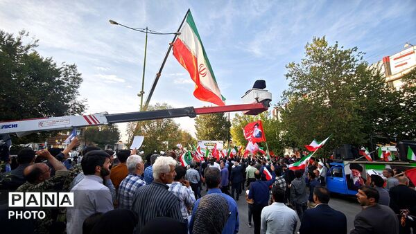 رزمایش «جانفدایان» با شعار «لبیک یا خامنه‌ای» در شهرستان بروجن