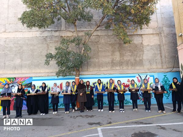 عطر شهدا در دبیرستان دخترانه دانشور 2 نیشابور؛ میزبانی از لاله های شیوا
