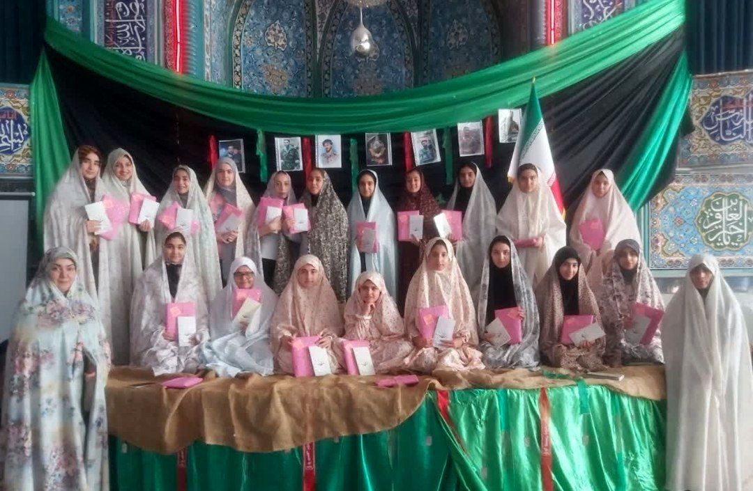 خلوت دی‌ماهی و پرواز هویتی