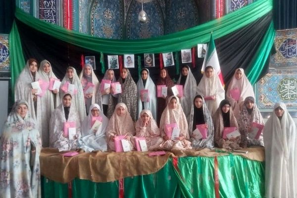 خلوت دی‌ماهی و پرواز هویتی