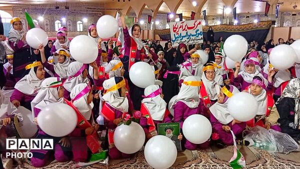 اجتماع بزرگ دختران جان فدای ایران وزنجیره دختران شقایق های دنا 