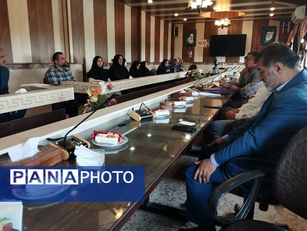 جلسه شورای آموزش و پرورش در عباس آباد