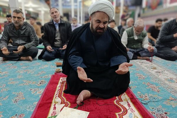 مراسم معنوی اعتکاف در مسجد اعظم حضرت ابوالفضل (ع) بهارستان دو