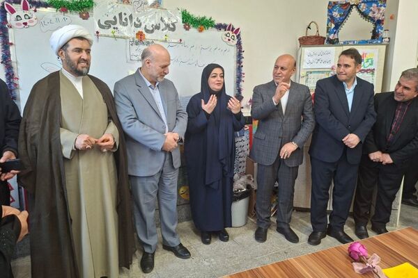 مدرسه خیری حسینی‌راد با چمن مصنوعی و پنل خورشیدی گشایش یافت