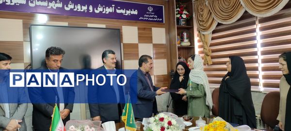 استقبال از دانش آموز شیروانی دارنده مدال برنز جهانی المپیاد علوم زمین