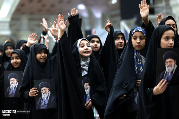 برگزاری همایش بزرگ جمع‌خوانی دانش‌آموزان با اجرای سرود و نوحه حماسی «باید برخاست»