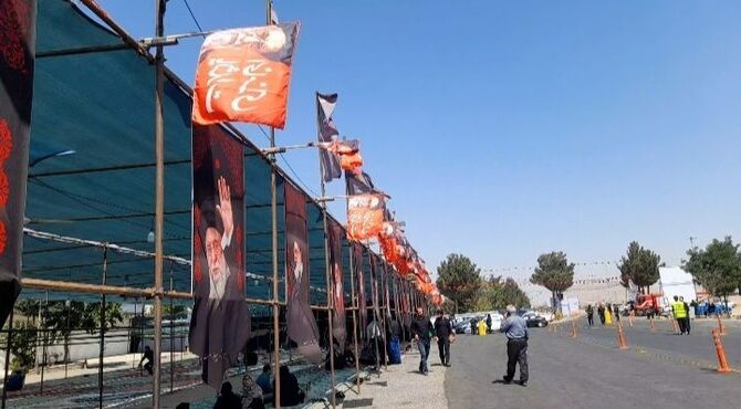 «فخر ایران»؛ توقفگاه زائران رهبر شهید در مسیر تشییع