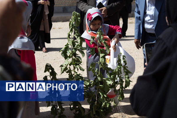 نهال‌های مهر در خاک دبستان ام‌السلمه جاجرم