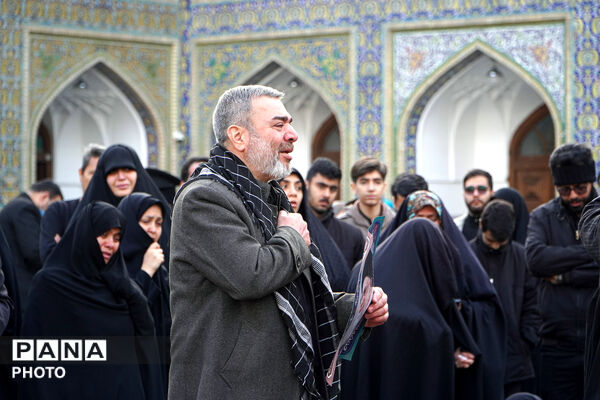 سوگ و حزن اعلام شهادت رهبر معظم انقلاب در حرم مطهر رضوی-۲