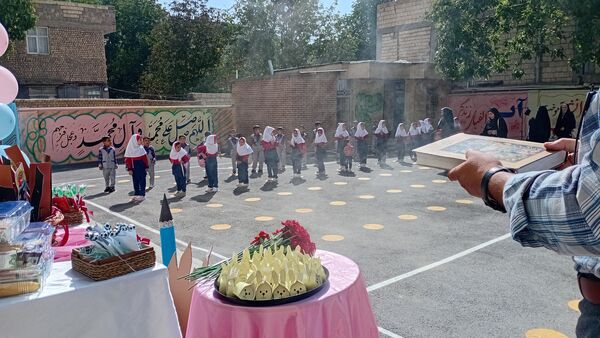 شکوفه‌های مهر در مارکده؛ دبستان سردار سلیمانی میزبان جشن جوانه‌ها