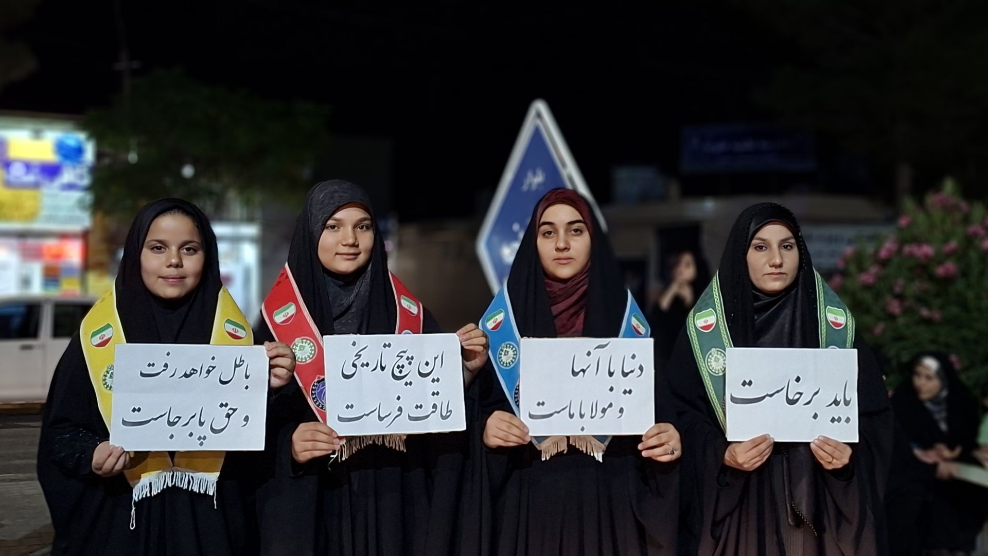 اجتماعات شبانه رشتخوار در سوگ رهبر شهید