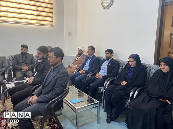 دیدار فرهنگیان با امام جمعه و فرماندار
