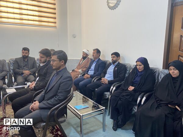 دیدار فرهنگیان با امام جمعه و فرماندار