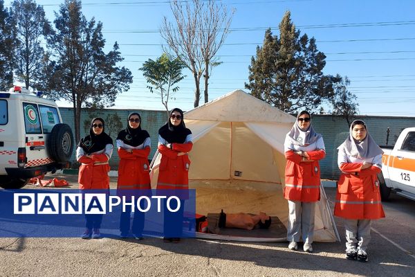 نواختن زنگ پدافند غیرعامل در هنرستان کوثر باقرشهر 