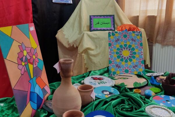 افتتاحیه جشنواره فرهنگی هنری ماها در دبستان قدر بهارستان۲