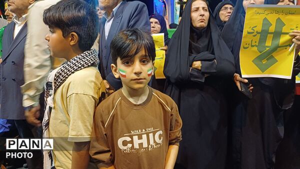 کوهدشت  یک صدا،اجتماع مردمی برای دفاع از وطن  وبیعت بارهبر جدید