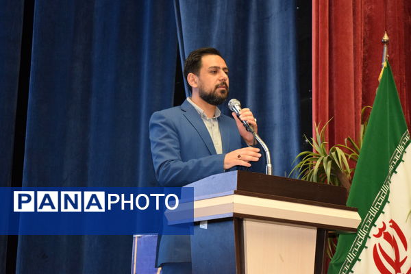 نشست توانمندسازی مدیران منطقه ۱۴ با محوریت مدیریت مدرسه‌محور و تحول آموزشی