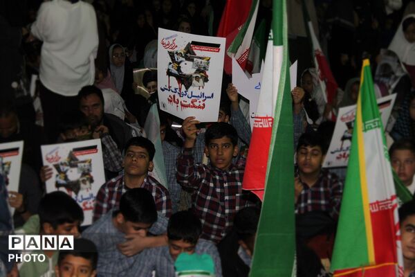 تجمع دانش‌آموزان در چهلمِ یاران سفرکرده