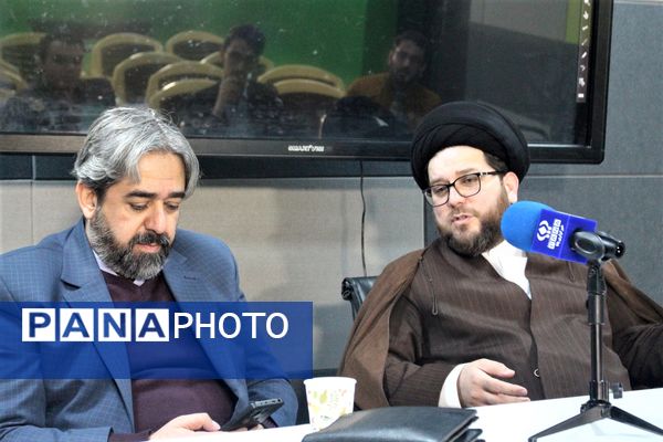 نشست صمیمی «محمد عکاف» با مدیران روابط عمومی نواحی آموزش و پرورش قم